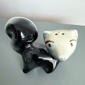 Vintage Mid Century Modern Skunk salt or pepper shaker